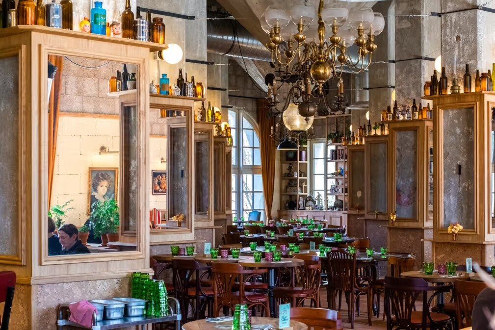 A ONE-OF-A-KIND SETTING